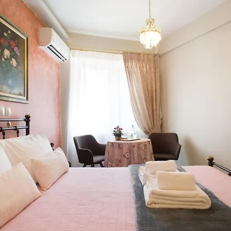 Nice 5 Min. From Syntagma Square, Apartmán